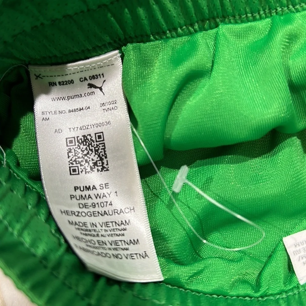 NWOT Puma basketball long athletic shorts green with pockets size men’s small